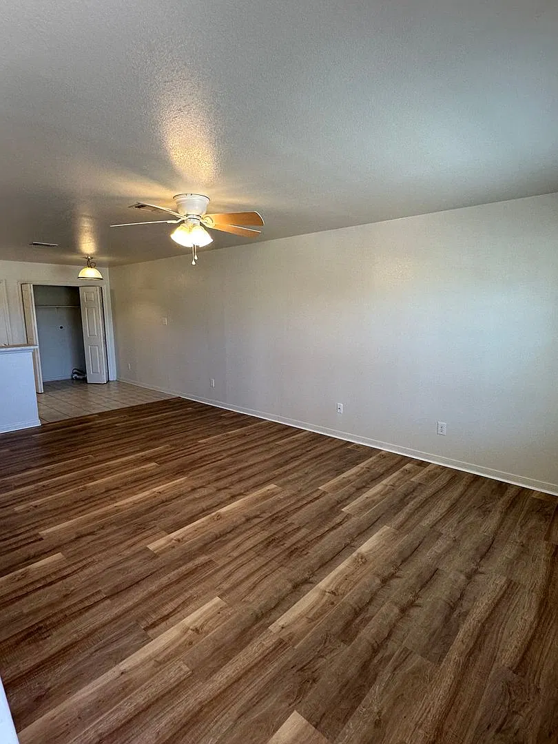 709 S Amy Ln — Photo 3