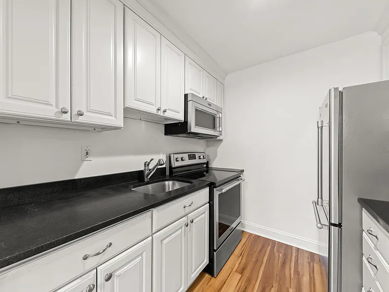 324 Shore Dr #B-8 — Photo 2