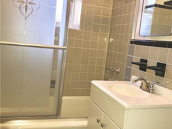 5th image of 3538 75th St APT 6F