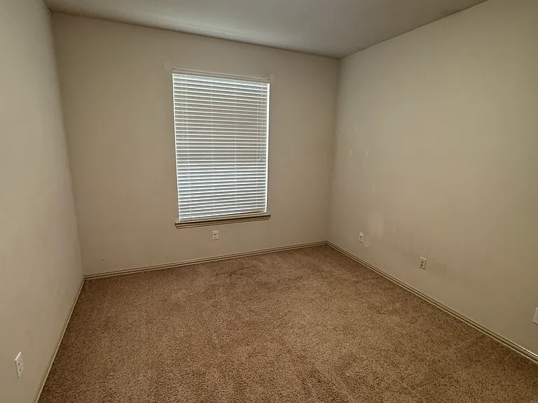 14927 Riverside Dr — Photo 6