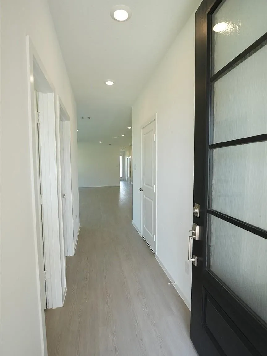 3 bed, 2.5 bath, 1635 sqft, $2,250 — Photo 2