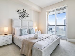 300 Front St W, Toronto, ON M5V 0E9