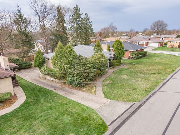 3rd image of 303 Henry Dr