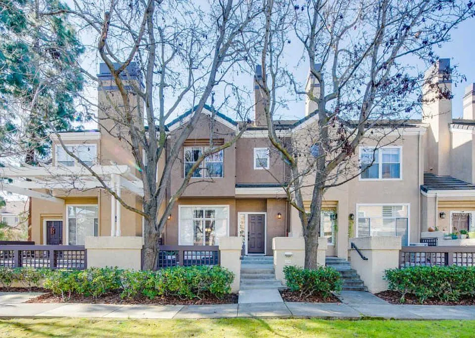 433 Camille Cir
