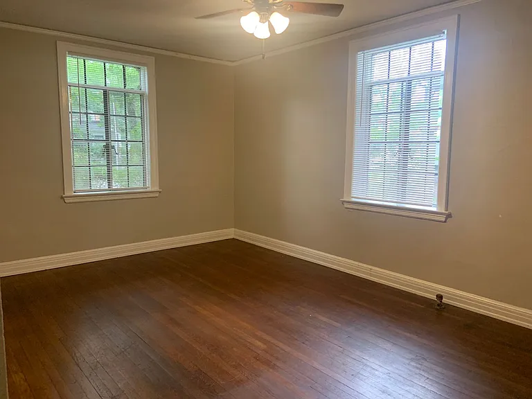 Winburn Court Apartments — Photo 16