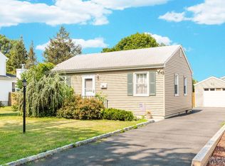 41 Barton St, Edison, NJ 08837