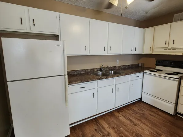 1310 E North St #9, Salina, KS 67401