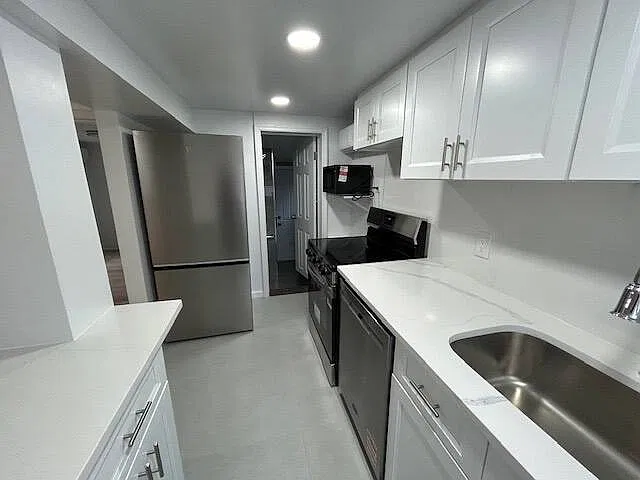 3 bed, 2.0 bath, $4,250 — Photo 3