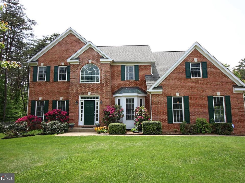 1st image of 27 Blackberry Ln