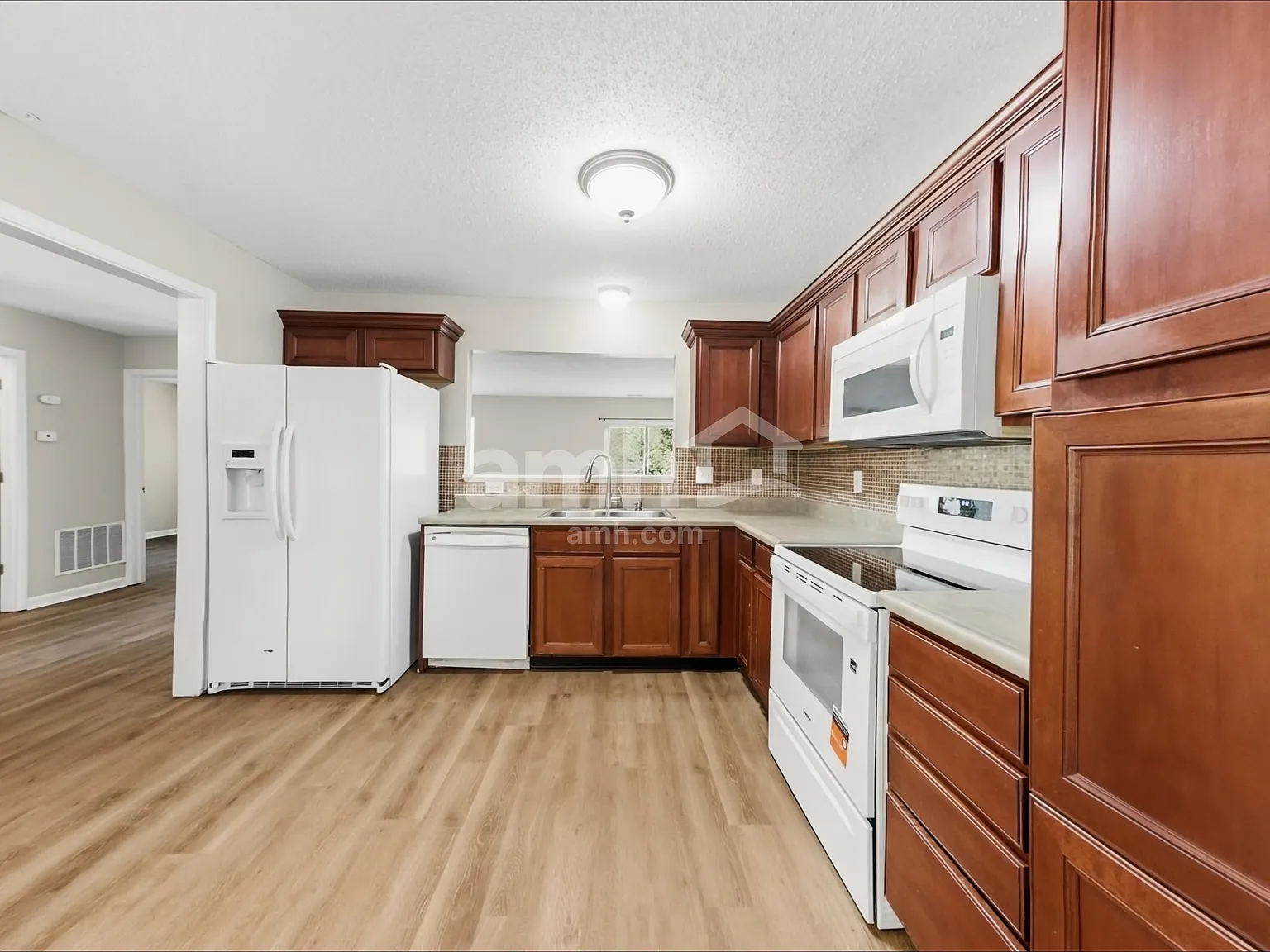 3 bed, 2.0 bath, 1248 sqft, $1,750 — Photo 4