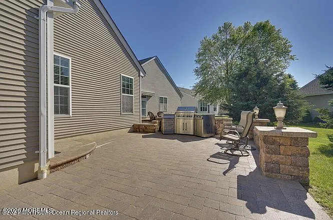 2 Marlow Dr — Photo 1