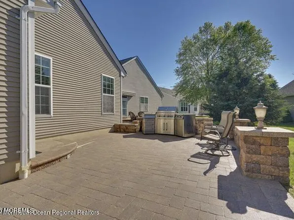 2 Marlow Dr, Jackson, NJ 08527