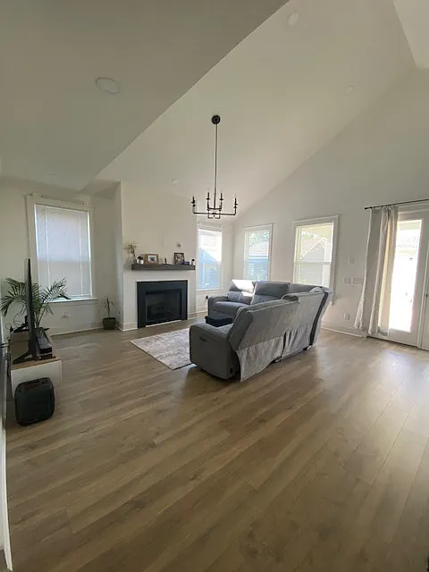 5 bed, 4.5 bath, 3237 sqft, $3,349 — Photo 3