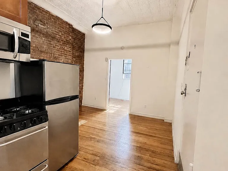 635 E 9th St #G1 — Photo 9