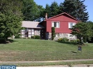 1880 Lippincott Rd, Huntingdon Valley, PA 19006