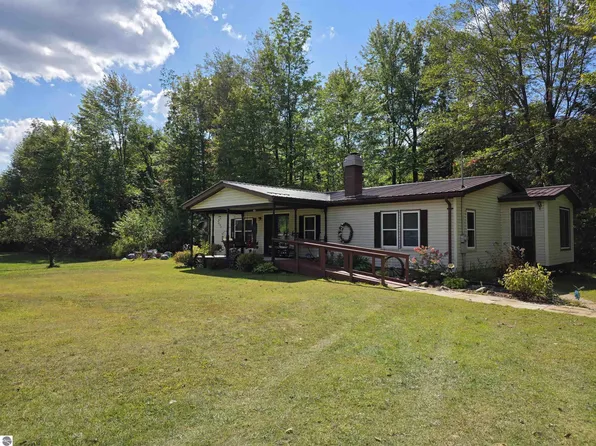 6745 Terry Ln, Hale, MI 48739