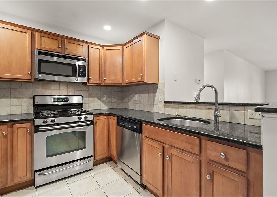 1st image of 120 Wyllis Ave Unit 103