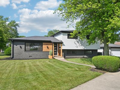 8127 Gross Point Rd, Morton Grove, IL, 60053