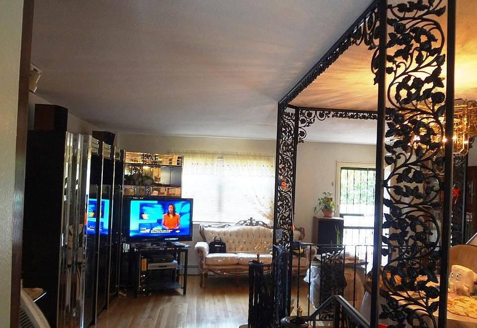 2nd image of 724 Saratoga Ave