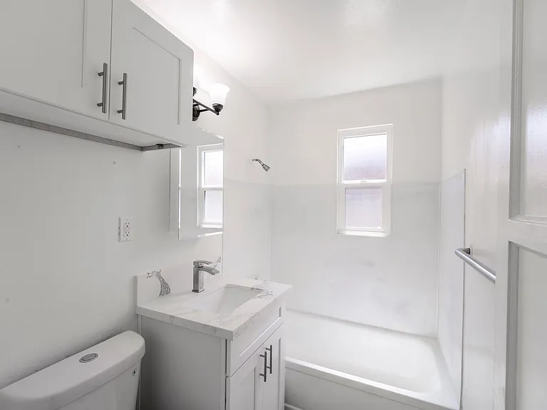 2316 E Jewett St — Photo 5