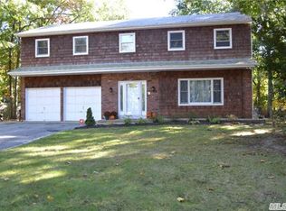 10 Marcella Ct, Smithtown, NY 11787
