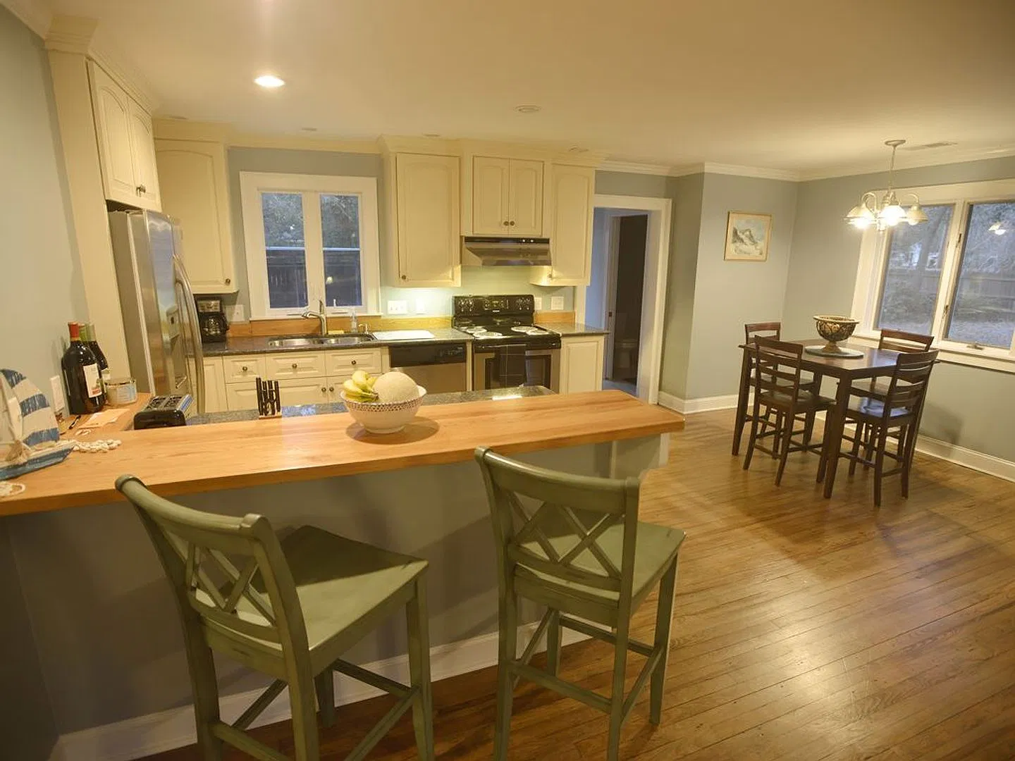 Charming 2BR/1.5BA Home in West Ashley W/D, Dishwasher, Great Location! — Photo 4
