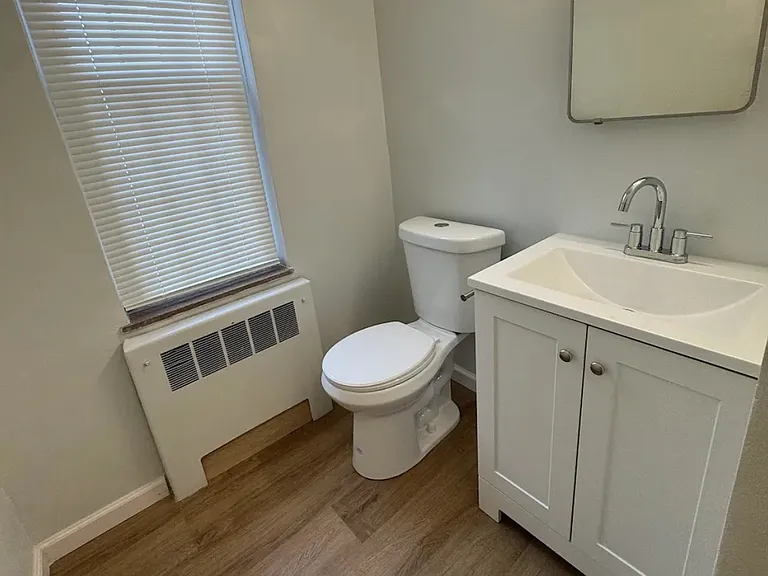 Country Club Apartments — Photo 13