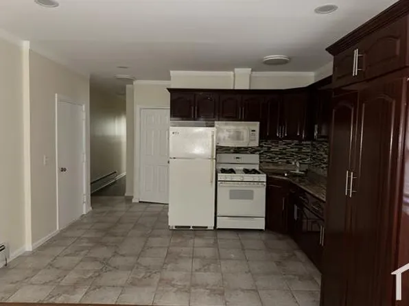 11-20 Foam Pl Floor 2, Far Rockaway, NY 11691