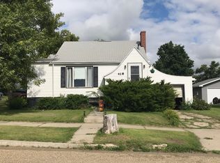 418 N Main St, Waubay, SD 57273