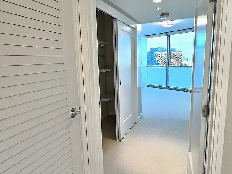 1177 Queen St #703 — Photo 27