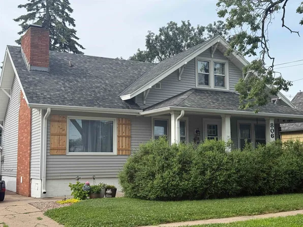 806 E 3rd St, Hastings, NE 68901