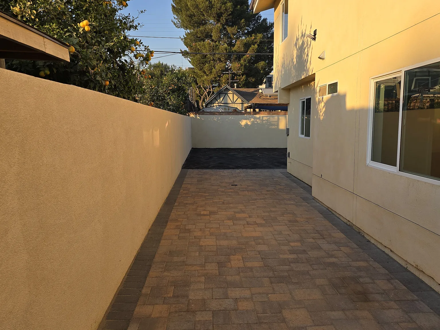 3 bed, 1200 sqft, $3,750 — Photo 4