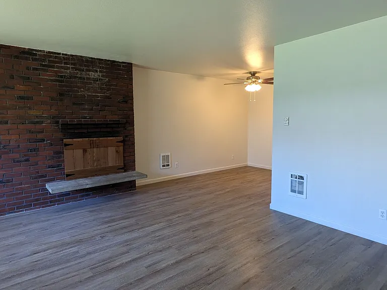 Bel Air Apartments — Photo 31