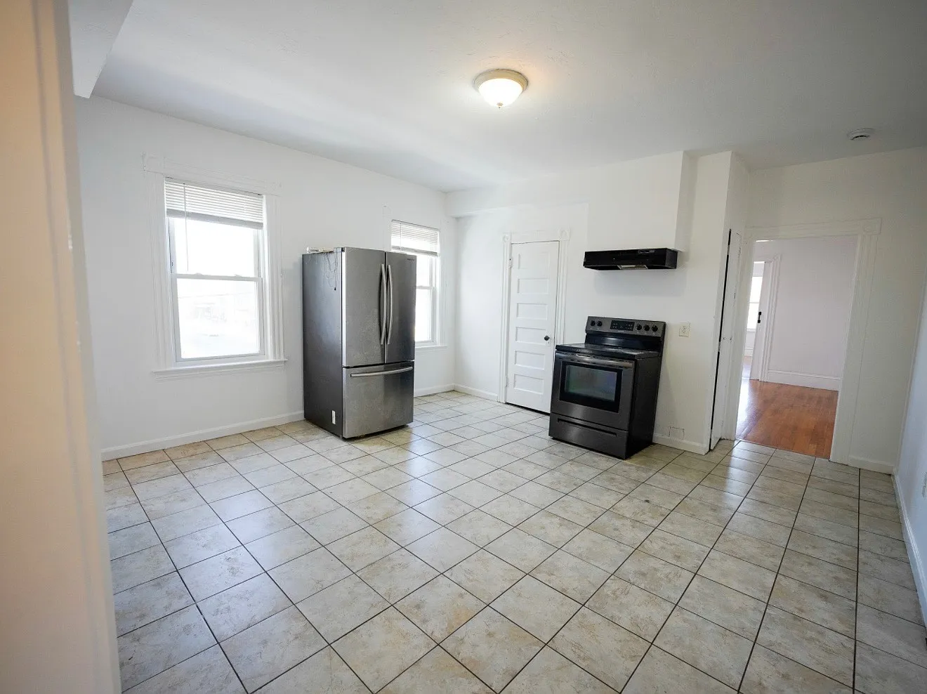 3 bed, 950 sqft, $1,000 — Photo 2