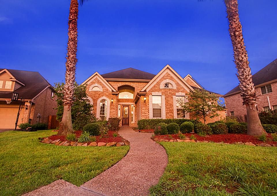 1st image of 19910 Lakewood View Ct