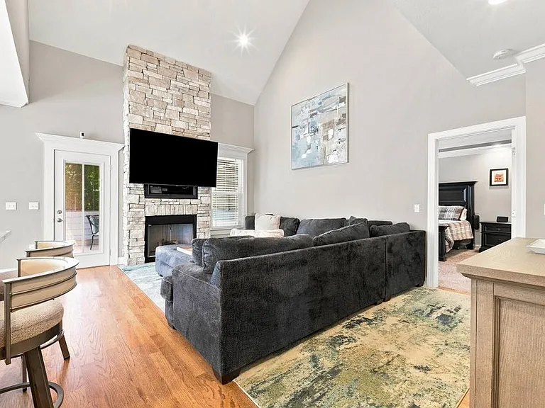 9202 White Ash Dr — Photo 10