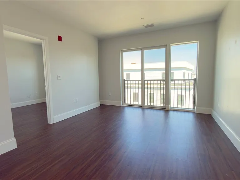 205 Maverick St #412 — Photo 5
