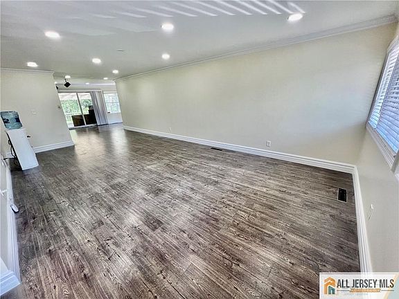 3rd image of 18 Dawson Rd