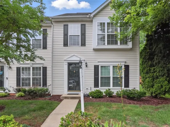 435 Hollybrook Ridge Ln, Richmond, VA 23223