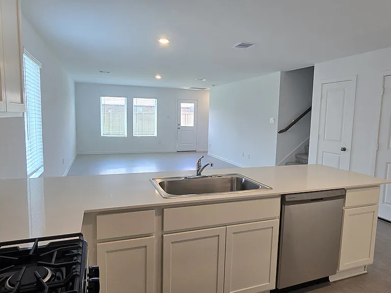 25597 Rose Creek Dr — Photo 2