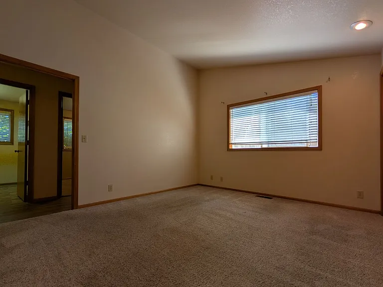 2558 Cubit St — Photo 15