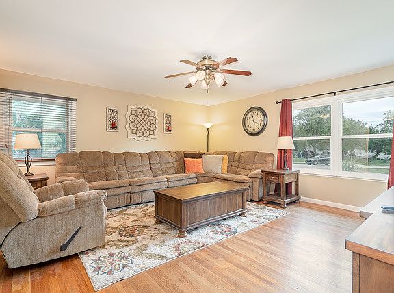 4th image of 2317 Hollyberry Ct