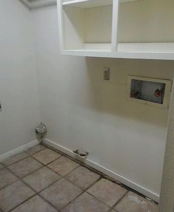 4th image of 211 S 185th Ave E