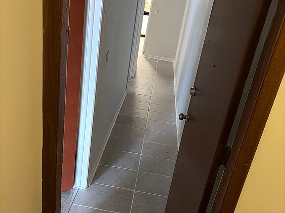 2nd image of 3127 Elm St #3S