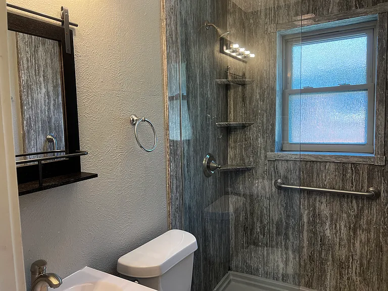 408 N Oak Cliff Blvd — Photo 10
