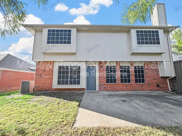 1371 Honeysuckle Ln — Photo 17