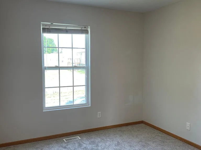 7832 S 159th St — Photo 11