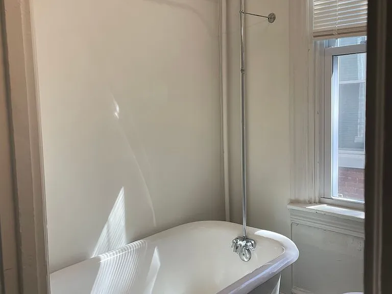 126 1/2 E Lemon St — Photo 9
