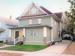 858 4th St E, Saint Paul, MN 55106