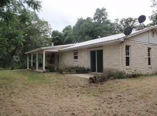 493 Old Lake Rd, Smithville, TX 78957